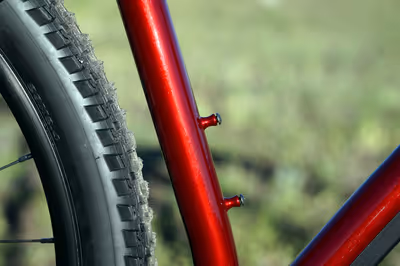 A drawing of the Manifesto hardtail calling out features and specs