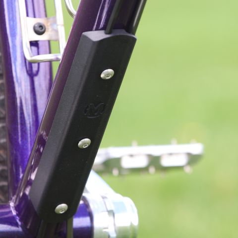3d printed housing guide protects the down tube
